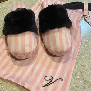 Victorias Secret signature satin slippers size small 5-6